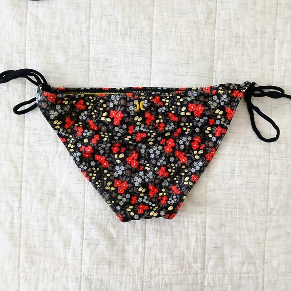 Hurley Flower Print Bikini - Picture 5 of 6